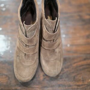 AEROSOLES Tan Lace Up Boots